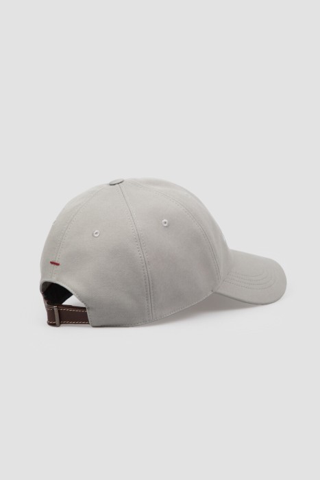 Товар хаки цвета с внутренней стороны