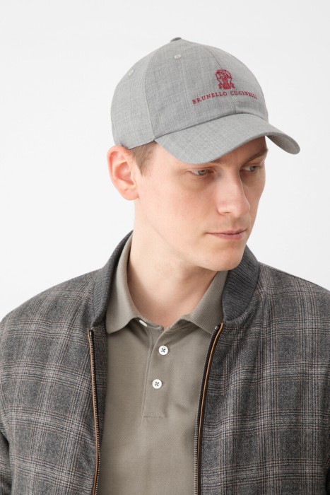 бейсболка  от бренда brunello cucinelli вид слева
