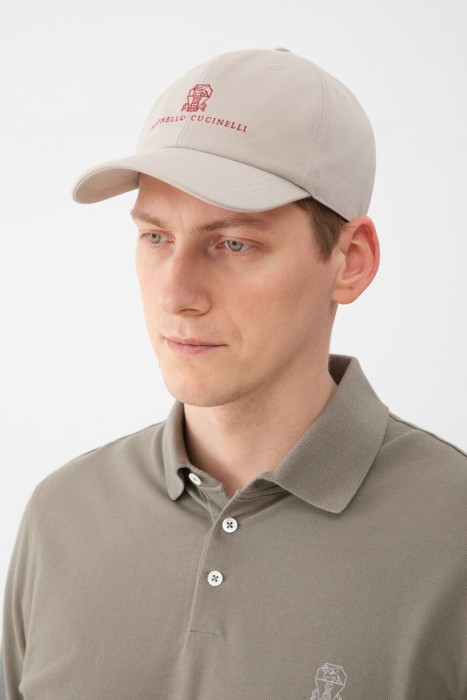 бейсболка  по цене 56500 руб вид справа