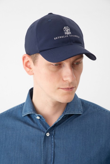 бейсболка  от бренда brunello cucinelli вид слева
