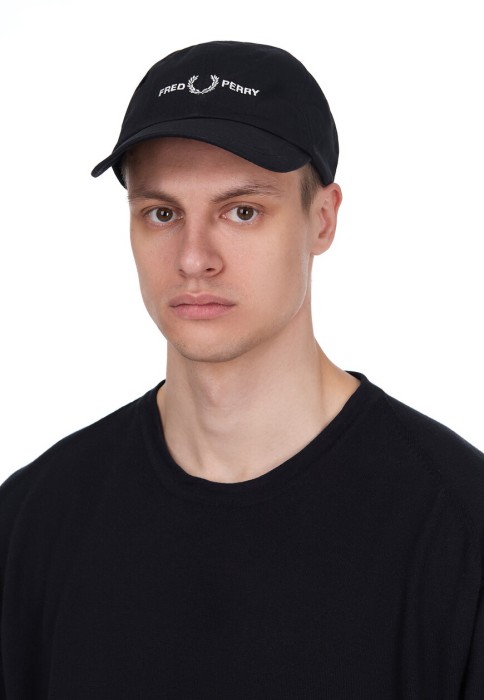бейсболка  от бренда fred perry вид слева