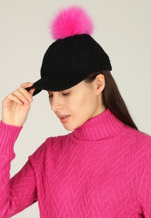 Товар черного цвета с внутренней стороны