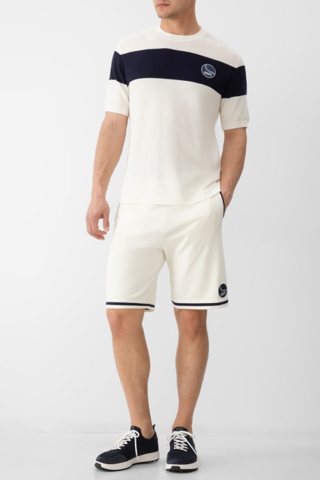 Товар белого цвета с внутренней стороны