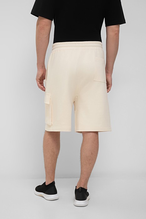 бермуды  по цене 37000 руб вид справа