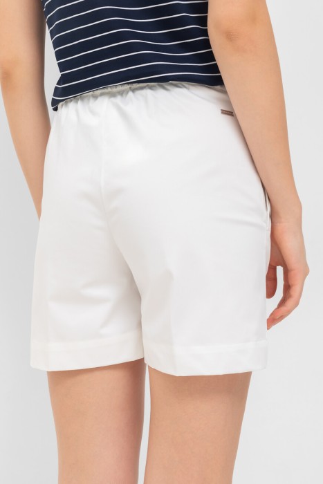 Товар белого цвета с внутренней стороны