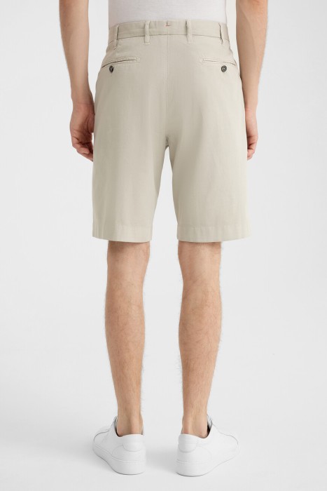 бермуды  от бренда isaia вид слева