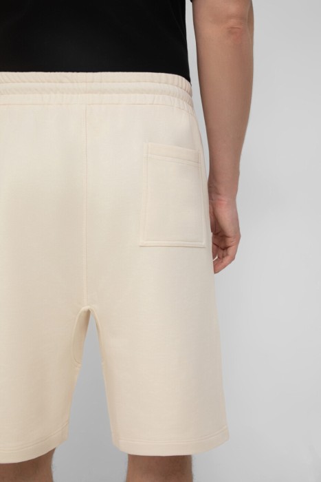 Товар кремового цвета с внутренней стороны