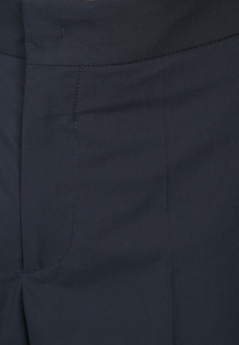 Товар черного цвета с внутренней стороны