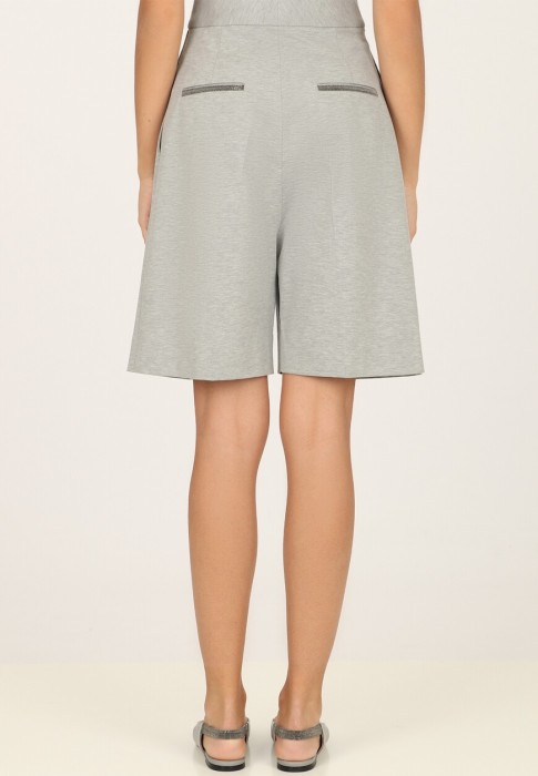 Товар серого цвета с внутренней стороны