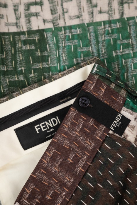 бермуды  повседневного стиля с лицевой стороны