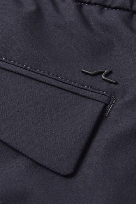 Товар синего цвета с внутренней стороны