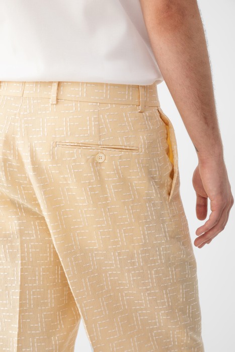 Товар желтого цвета с внутренней стороны