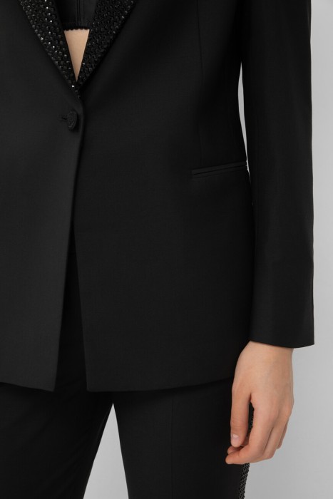 Товар черного цвета с внутренней стороны