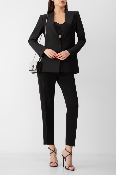 Товар черного цвета с внутренней стороны