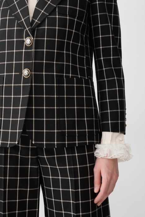 Товар черного цвета с внутренней стороны