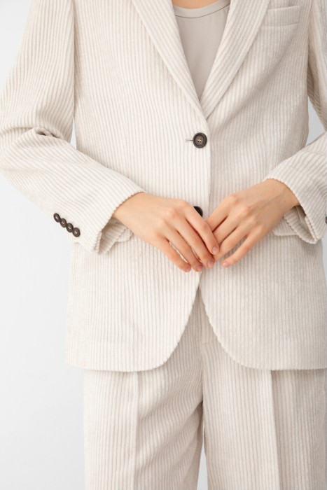 Товар белого цвета с внутренней стороны