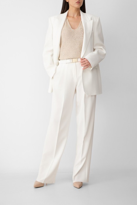 Товар белого цвета с внутренней стороны