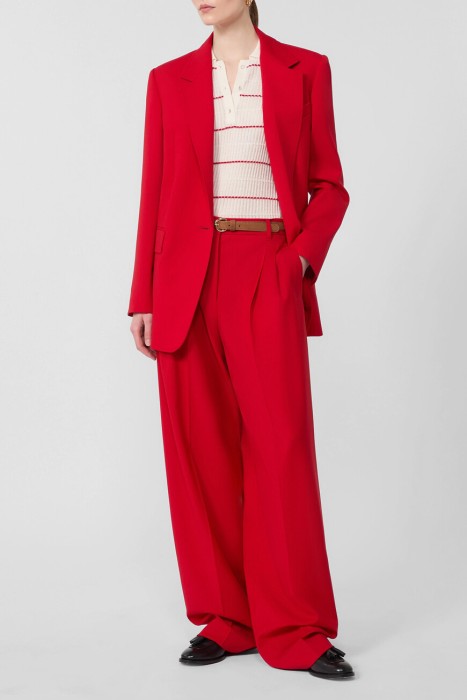 Товар красного цвета с внутренней стороны