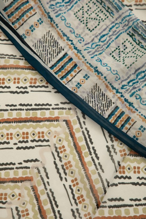 блуза  цветной из шелка спереди