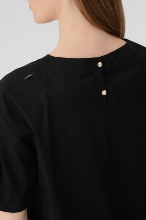 Товар черного цвета с внутренней стороны