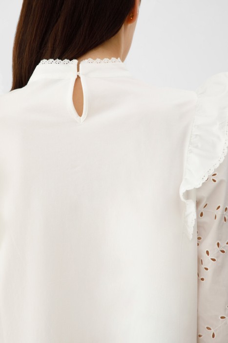 Товар белого цвета с внутренней стороны