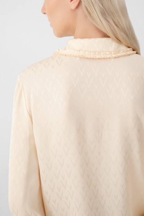 Товар бежевого цвета с внутренней стороны