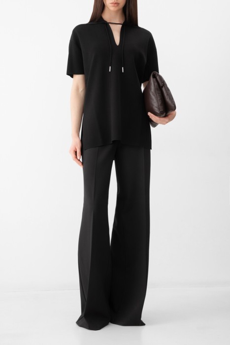 Товар черного цвета с внутренней стороны