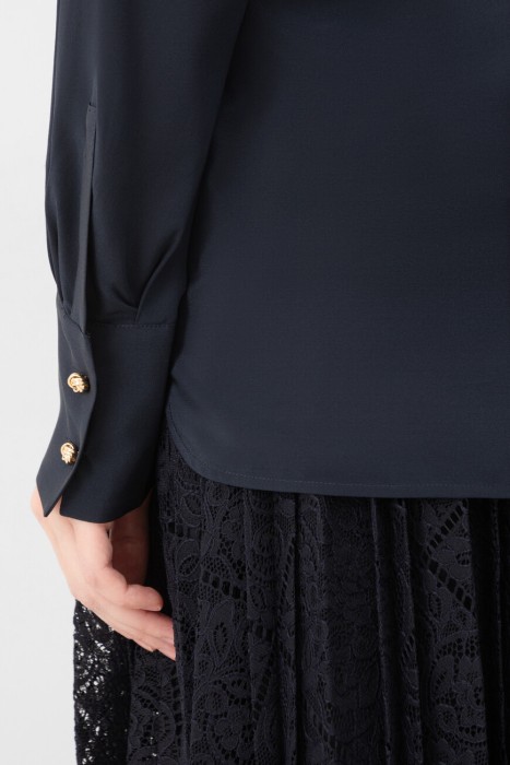 Товар синего цвета с внутренней стороны