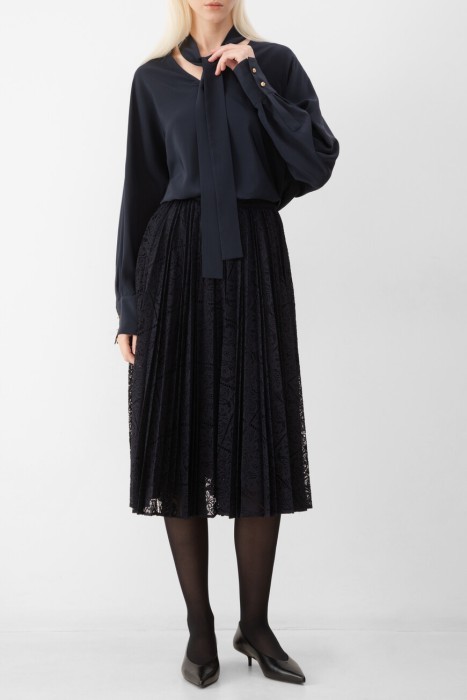 блуза  из шелка спереди