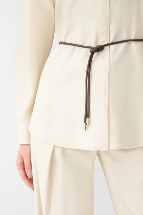 Товар белого цвета с внутренней стороны