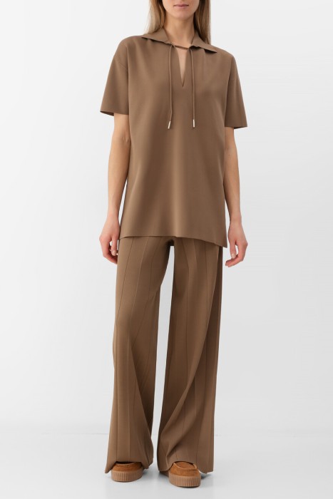 Товар коричневого цвета с внутренней стороны