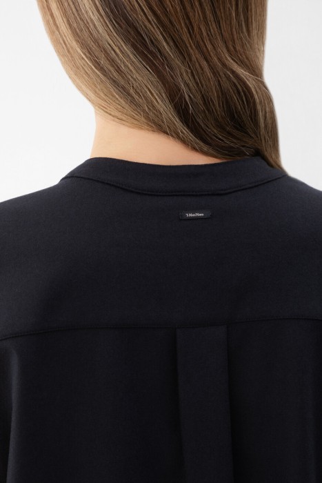 Товар синего цвета с внутренней стороны