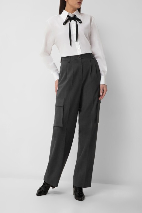 Товар белого цвета с внутренней стороны