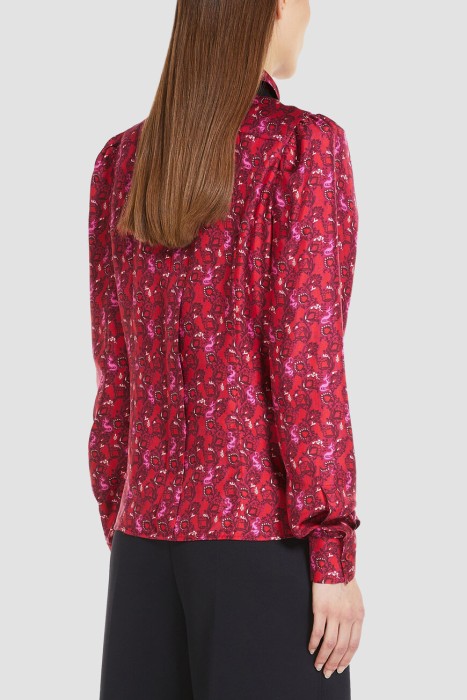 Товар бордового цвета с внутренней стороны