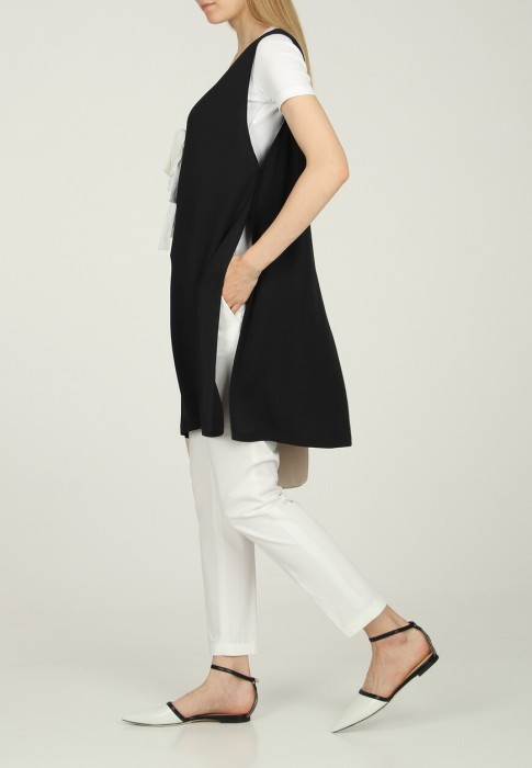 Товар черного цвета с внутренней стороны