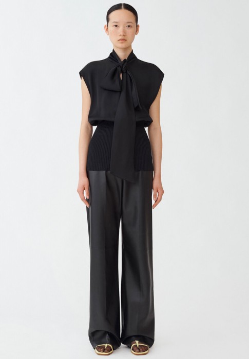 блуза  по цене 62930 руб вид справа