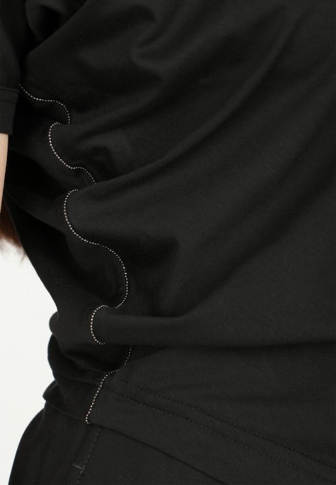 Товар черного цвета с внутренней стороны