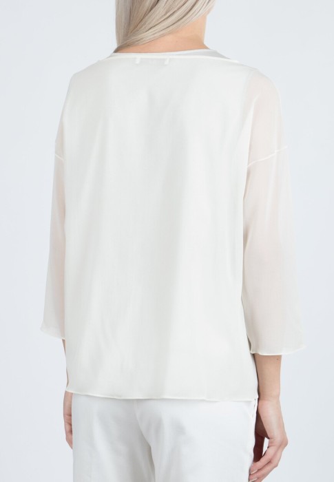 Товар бежевого цвета с внутренней стороны