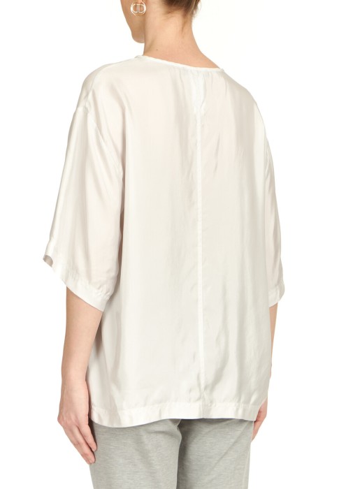 Товар белого цвета с внутренней стороны