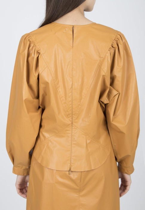 Товар коричневого цвета с внутренней стороны