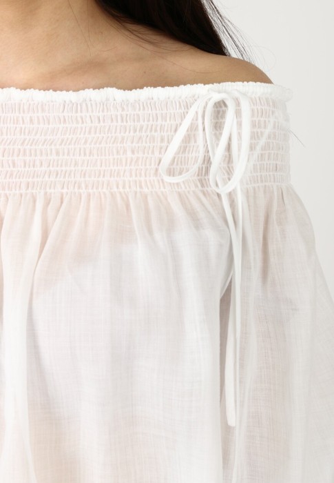 Товар белого цвета с внутренней стороны