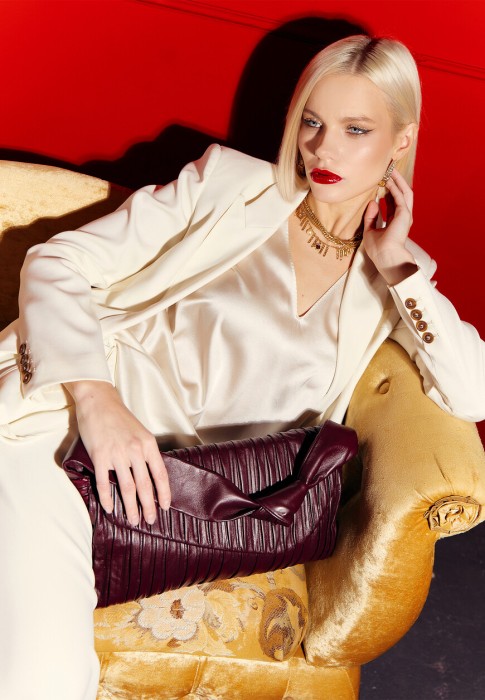 блуза  по цене 31430 руб вид справа