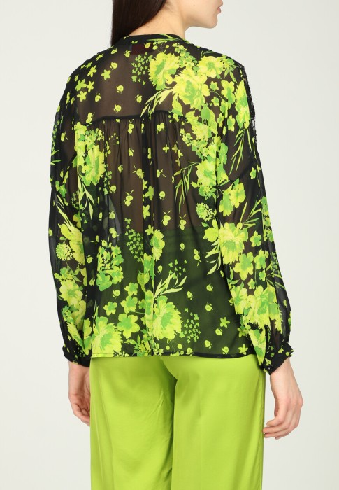 Товар черного цвета с внутренней стороны