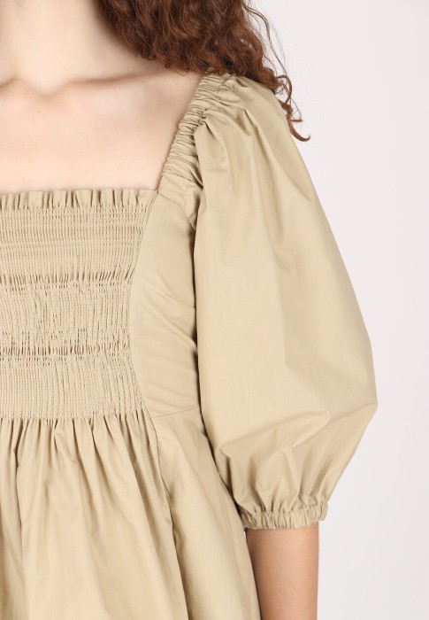 Товар бежевого цвета с внутренней стороны