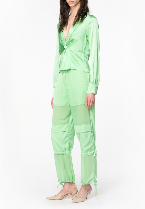 Товар зеленого цвета с внутренней стороны