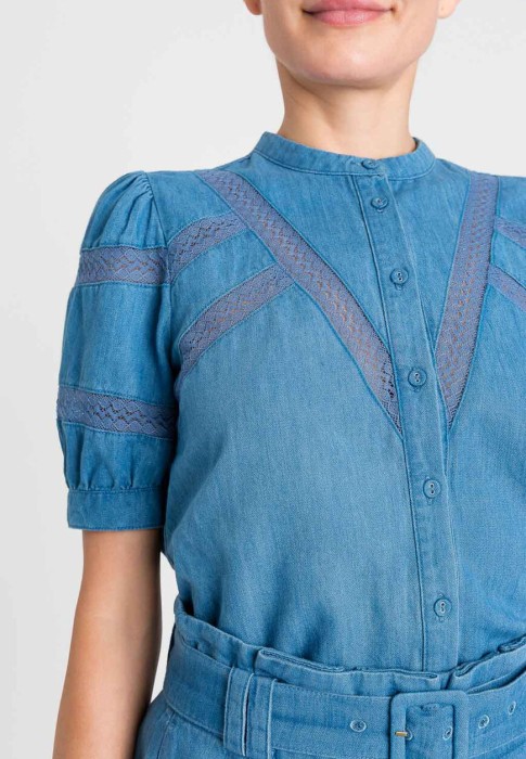 Товар синего цвета с внутренней стороны