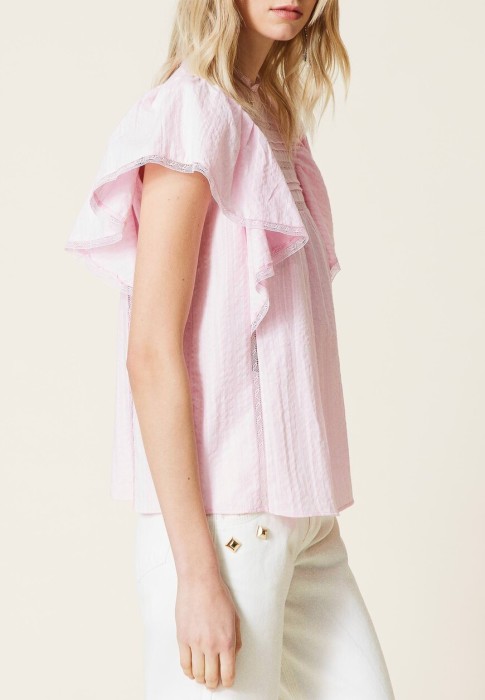 Товар розового цвета с внутренней стороны