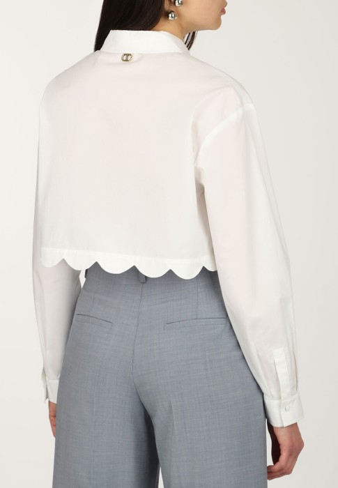 Товар белого цвета с внутренней стороны