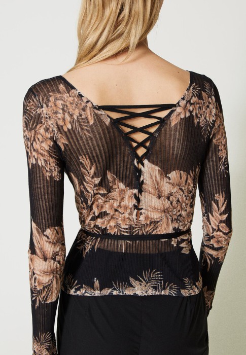 Товар черного цвета с внутренней стороны