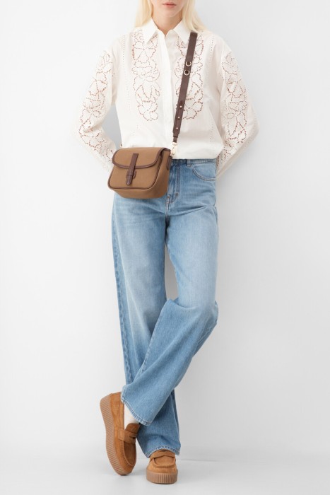 Товар белого цвета с внутренней стороны